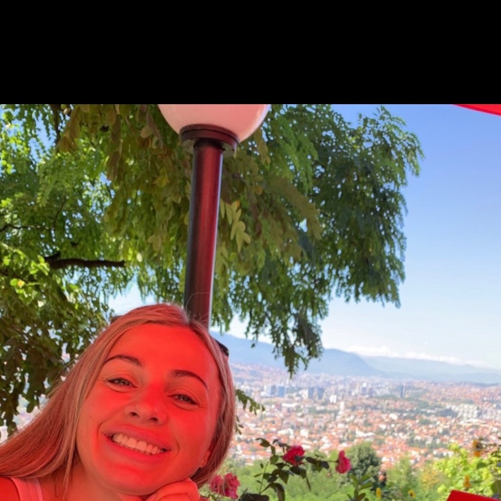 Meet your Posher, Dina